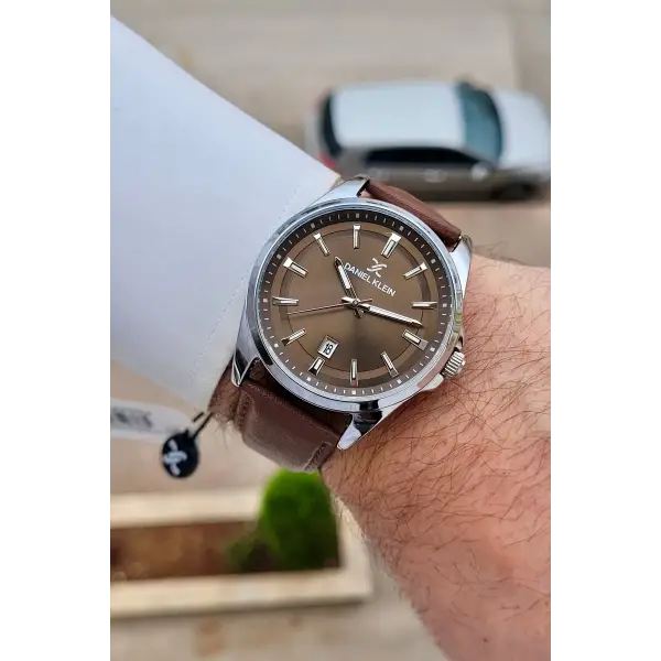 Kasası Gümüş Kordonu Kahverengi Renk 42 mm Takvimli Erkek Kol Saati