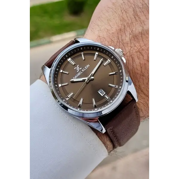 Kasası Gümüş Kordonu Kahverengi Renk 42 mm Takvimli Erkek Kol Saati