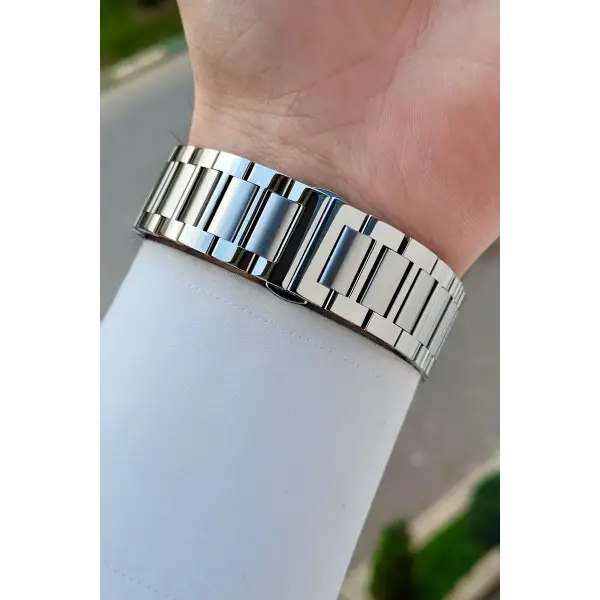 Kadranı Füme Lacivert Kordonu Gümüş Renk 43 mm İç Göstergeleri Aktif Erkek Kol Saati