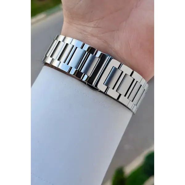 Kadranı Füme Yeşil Kordonu Gümüş Renk 43 mm İç Göstergeleri Aktif Erkek Kol Saati