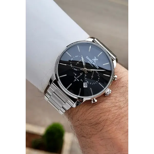 Kadranı Siyah Kordonu Gümüş Renk Iç Göstergeleri Aktif Fonksiyonlu Erkek Kol Saati