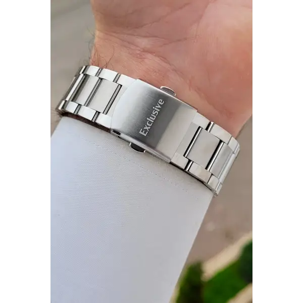 Kadranı Siyah Kordonu Gümüş Renk Iç Göstergeleri Aktif Fonksiyonlu Erkek Kol Saati