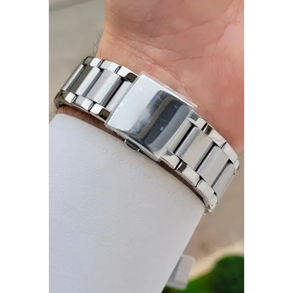 Kadranı Siyah Kordonu Gümüş Renk 43 Mm İç Göstergeleri Aktif Erkek Kol Saati