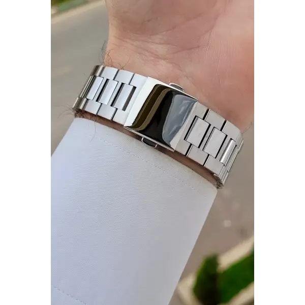 Kadranı Lacivert Kordonu Gümüş Renk 43 Mm İç Göstergeleri Aktif Erkek Kol Saati