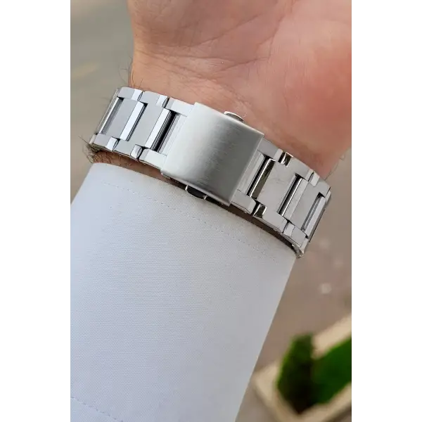 Kadranı Lacivert Kordonu Gümüş Renk 43 mm İç Göstergeleri Aktif Erkek Kol Saati