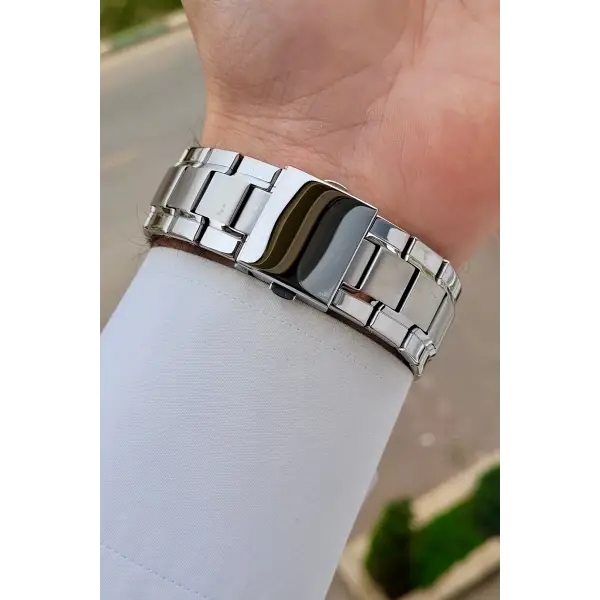 Kadranı Siyah Kordonu Gümüş Renk 44 mm İç Göstergeleri Aktif Erkek Kol Saati