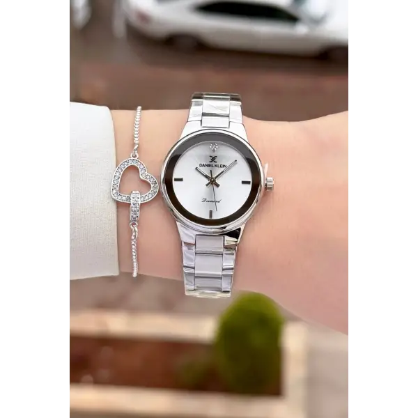 Pırlantalı Gümüş Renk 30 mm Hediye Paketli Kadın Kol Saati ve Bileklik