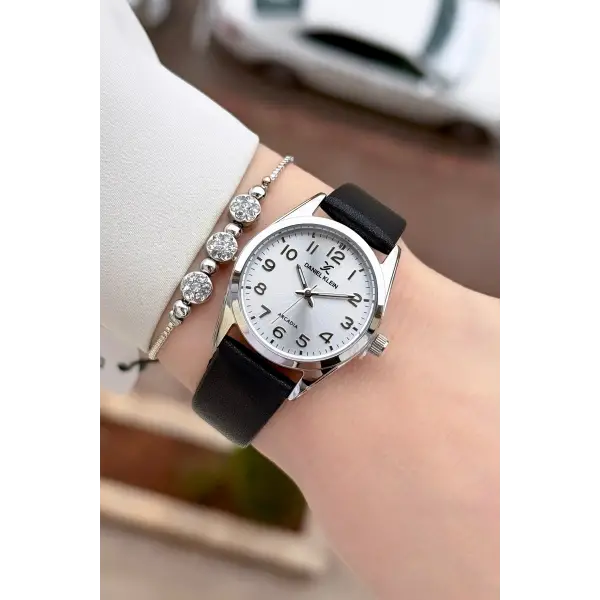 Kasası Gümüş Kordonu Siyah Renk Rakamlı Hediye Paketli Kadın Kol Saati ve Bileklik