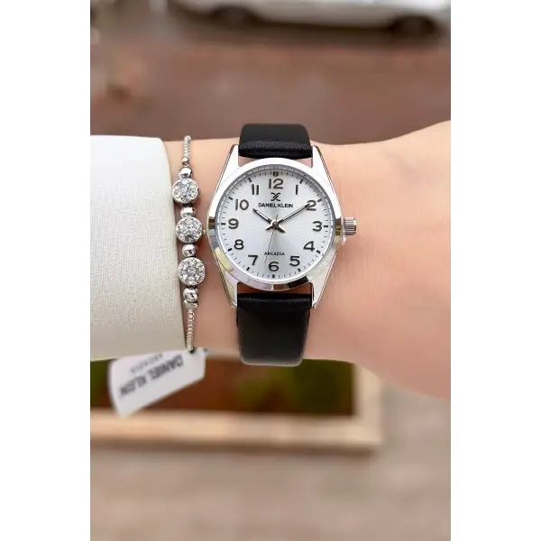 Kasası Gümüş Kordonu Siyah Renk Rakamlı Hediye Paketli Kadın Kol Saati ve Bileklik