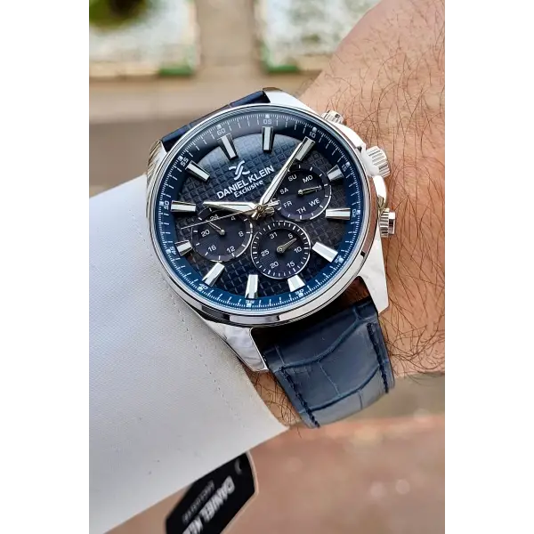 Kasası Gümüş Kordonu Lacivert Renk 43 Mm İç Göstergeleri Aktif Erkek Kol Saati