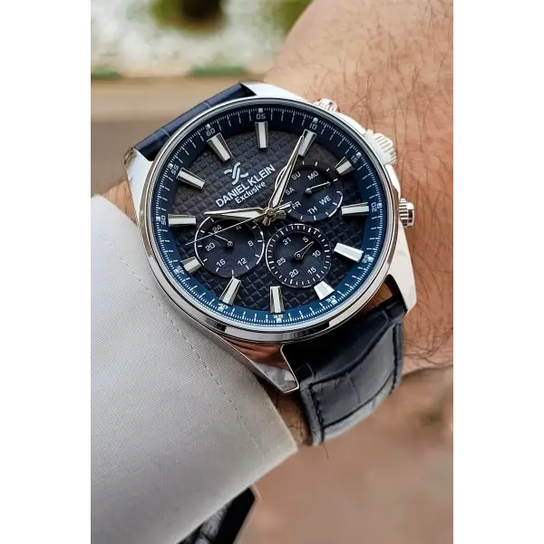 Kasası Gümüş Kordonu Lacivert Renk 43 Mm İç Göstergeleri Aktif Erkek Kol Saati