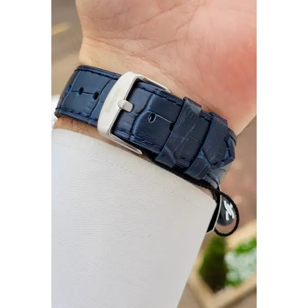 Kasası Gümüş Kordonu Lacivert Renk 43 Mm İç Göstergeleri Aktif Erkek Kol Saati