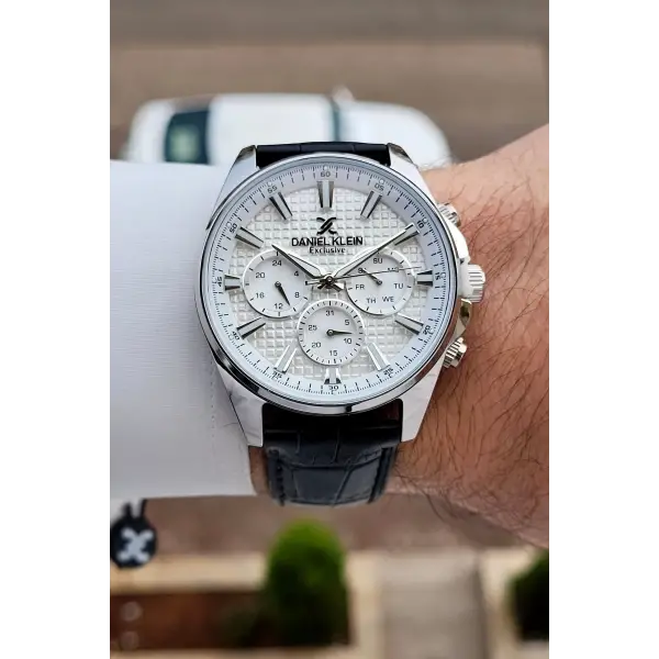 Kasası Gümüş Kordonu Siyah Renk 43 Mm İç Göstergeleri Aktif Erkek Kol Saati