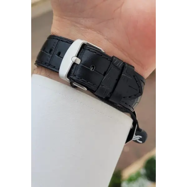 Kasası Gümüş Kordonu Siyah Renk 43 Mm İç Göstergeleri Aktif Erkek Kol Saati