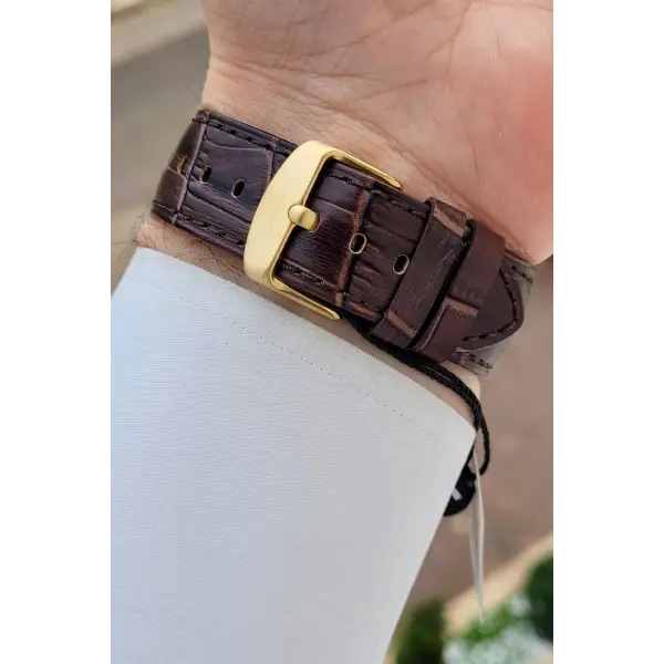 Kasası Gold Kordonu Kahverengi Renk 43 Mm İç Göstergeleri Aktif Erkek Kol Saati