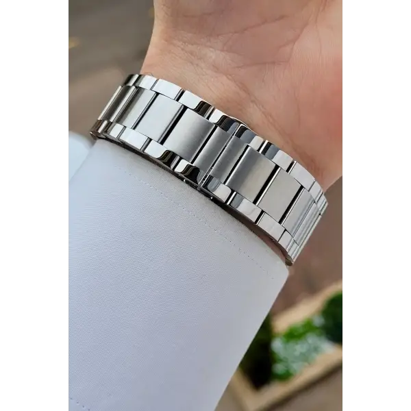Kadranı Siyah Kordonu Gümüş Renk 43 mm Erkek Kol Saati