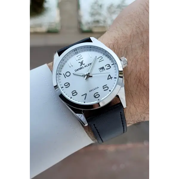 Kasası Gümüş Kordonu Siyah Renk Rakamlı 42,5 Mm Hediye Paketli Erkek Kol Saati