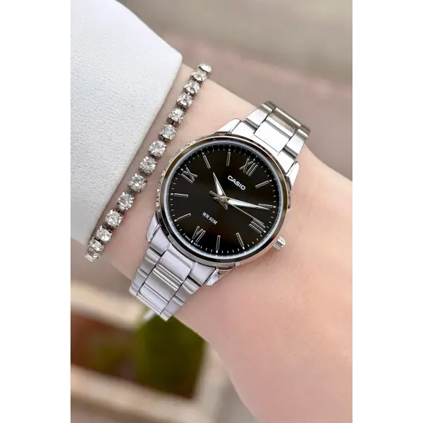 Kadranı Siyah Kordonu Gümüş Renk Garantili Kadın Kol Saati