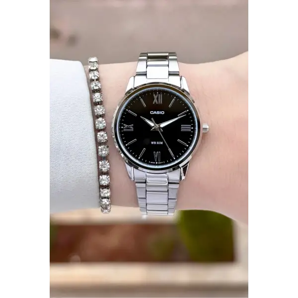 Kadranı Siyah Kordonu Gümüş Renk Garantili Kadın Kol Saati