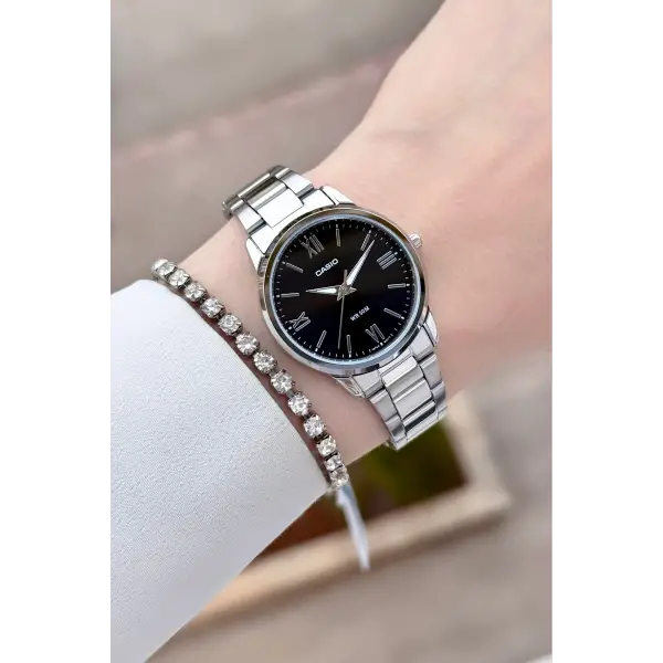 Kadranı Siyah Kordonu Gümüş Renk Garantili Kadın Kol Saati