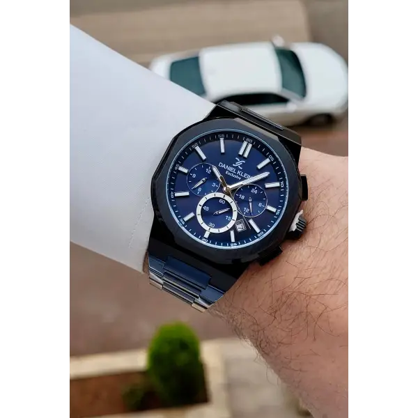 Kasası Siyah Kordonu Lacivert Renk İç Göstergeleri Aktif Hediye Paketli Erkek Kol Saati