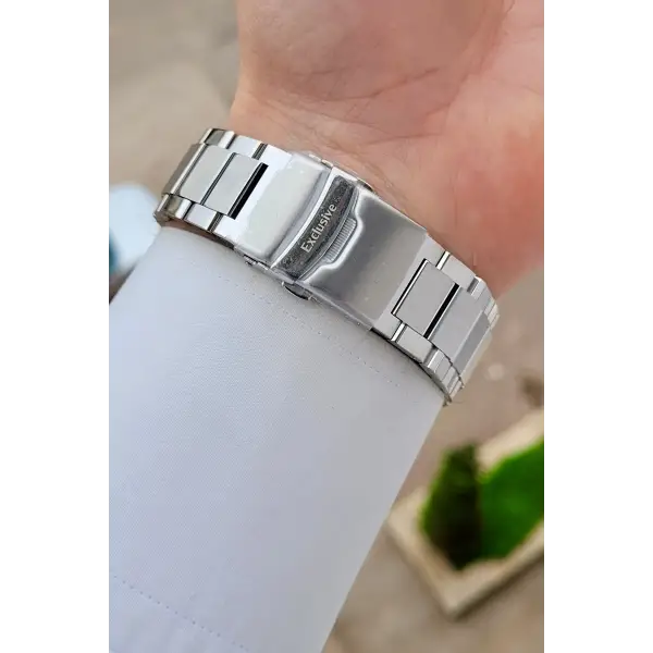 Kadranı Lacivert Kordonu Gümüş Renk 45 mm İç Göstergeleri Aktif Erkek Kol Saati