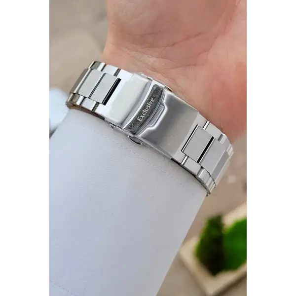 Kadranı Yeşil Kordonu Gümüş Renk 45 mm İç Göstergeleri Aktif Erkek Kol Saati