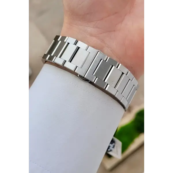 Kadranı Renkli Kordonu Gümüş Renk 44 mm İç Göstergeleri Aktif Erkek Kol Saati