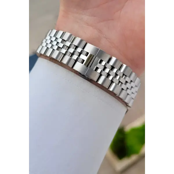 Kadranı Siyah Kordonu Gümüş Renk 43 Mm 5 ATM Erkek Kol Saati