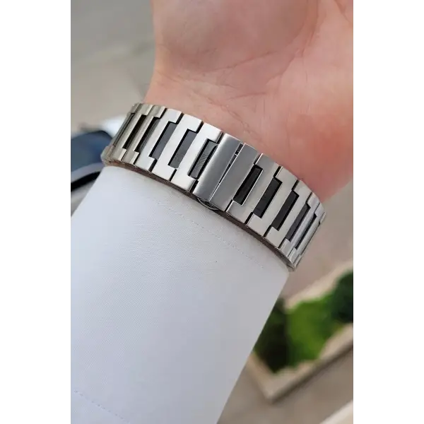 Gümüş Siyah Renk Erkek Kol Saati