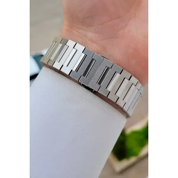 Kadranı Siyah Kordonu Gümüş Renk 43 mm Erkek Kol Saati