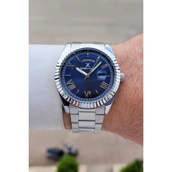 Kadranı Lacivert Kordonu Gümüş Renk 42,5 Mm 5 ATM Erkek Kol Saati