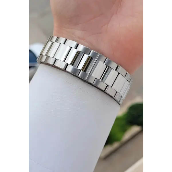 Kadranı Lacivert Kordonu Gümüş Renk 42,5 Mm 5 ATM Erkek Kol Saati