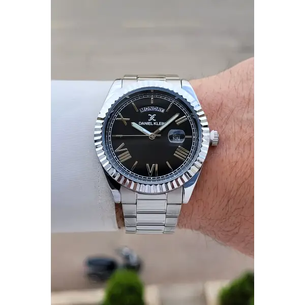 Kadranı Siyah Kordonu Gümüş Renk 42,5 Mm 5 ATM Erkek Kol Saati