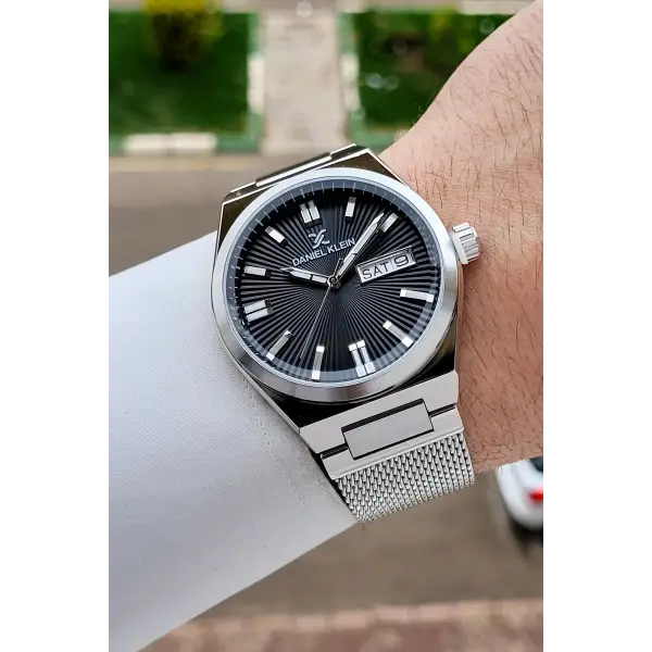 Kadranı Siyah Gümüş Renk Takvimli Erkek Kol Saati