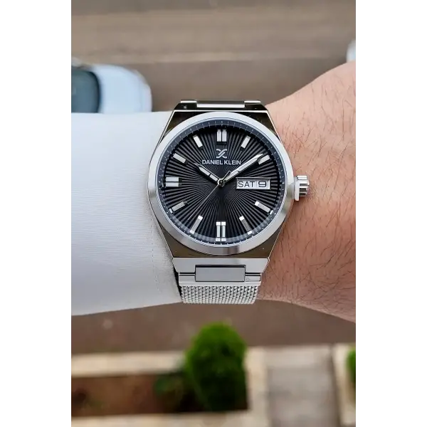 Kadranı Siyah Gümüş Renk Takvimli Erkek Kol Saati