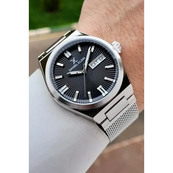 Kadranı Siyah Gümüş Renk Takvimli Erkek Kol Saati