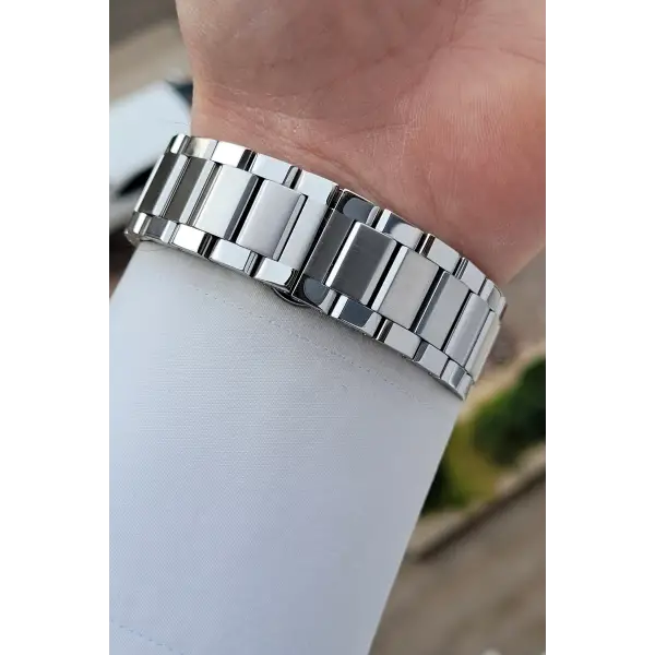 Kadranı Yeşil Kordonu Gümüş Renk 43,5 Mm Erkek Kol Saati