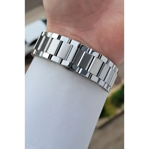 Kadranı Siyah Kordonu Gümüş Renk 43,5 Mm Erkek Kol Saati
