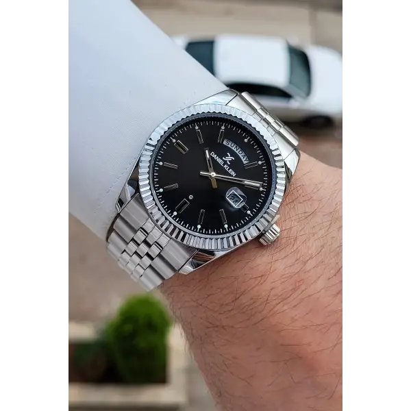 Kadranı Siyah Kordonu Gümüş Renk 42 Mm Erkek Kol Saati