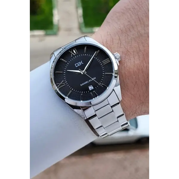 Kadranı Siyah Kordonu Gümüş Renk 42 Mm Erkek Kol Saati