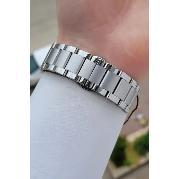 Kadranı Lacivert Kordonu Gümüş Renk İç Göstergeleri Aktif 44 Mm Erkek Kol Saati