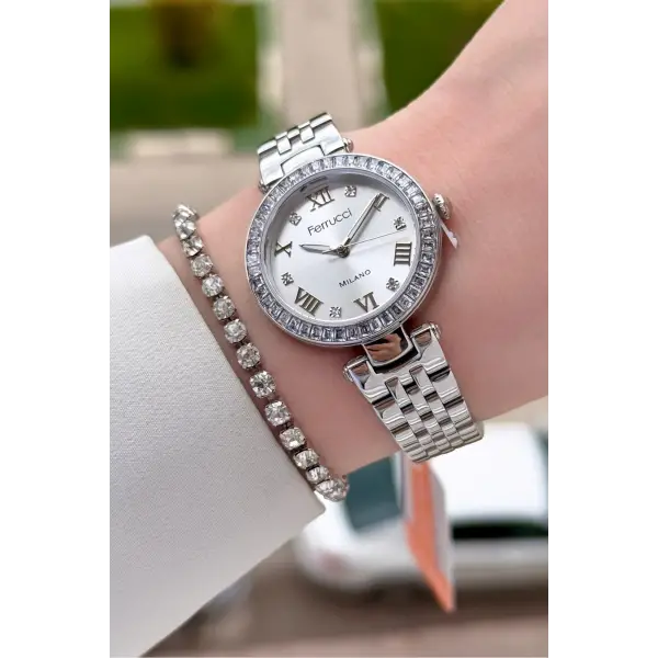 Gümüş Renk Kadın 30 Mm Kadın Kol Saati ve Hediye Bileklik