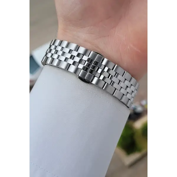 Kadranı Siyah Kordonu Gümüş Renk İç Göstergeleri Aktif 41 Mm Erkek Kol Saati