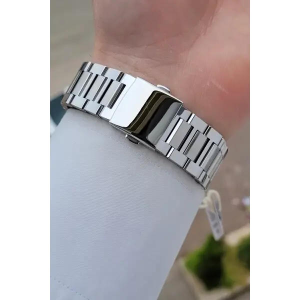 Kadranı Siyah Kordonu Gümüş Renk İç Göstergeleri Aktif 42 Mm Erkek Kol Saati