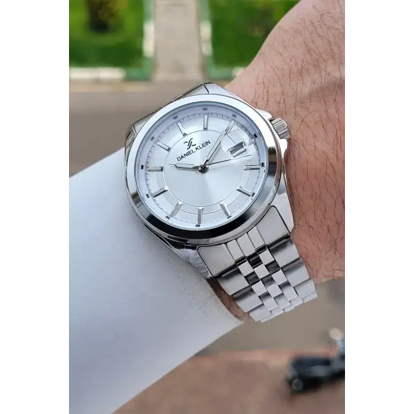 Gümüş Renk 42 Mm Takvimli Erkek Kol Saati