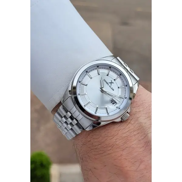Gümüş Renk 42 Mm Takvimli Erkek Kol Saati