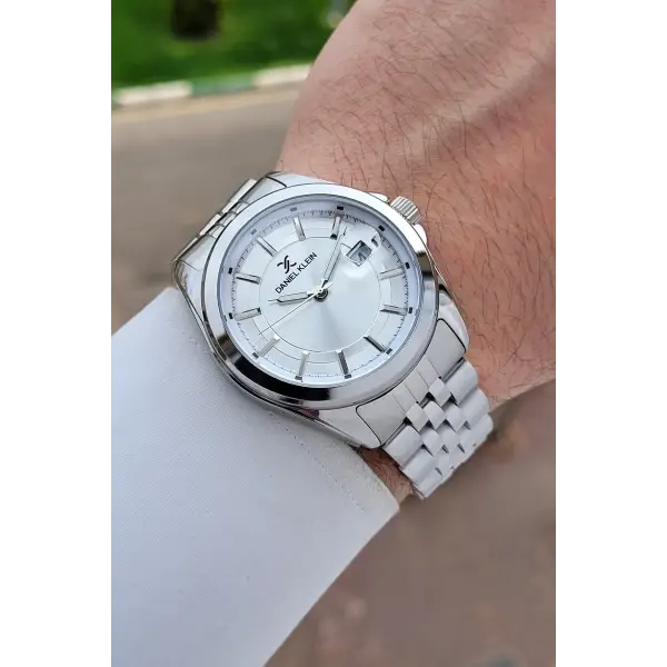 Gümüş Renk 42 Mm Takvimli Erkek Kol Saati