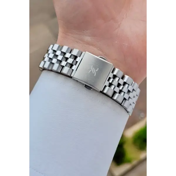 Gümüş Renk 42 Mm Takvimli Erkek Kol Saati