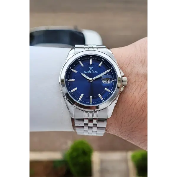 Kadranı Lacivert Kordonu Gümüş Renk Takvimli 42 Mm Erkek Kol Saati